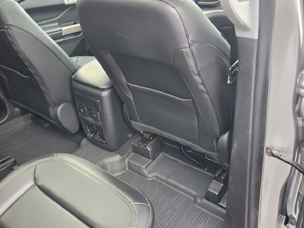 Certified 2023 Ford Explorer XLT w/ Equipment Group 202A AWD/4WD image 30