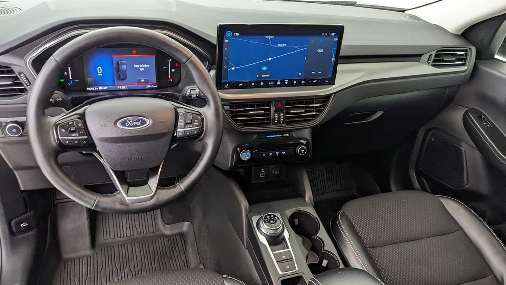 Certified 2025 Ford Escape SE w/ Class II Trailer Tow Package FWD image 3