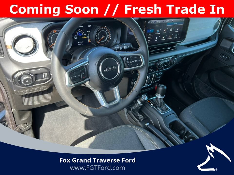 Used 2025 Jeep Wrangler Unlimited Sahara AWD/4WD image 13