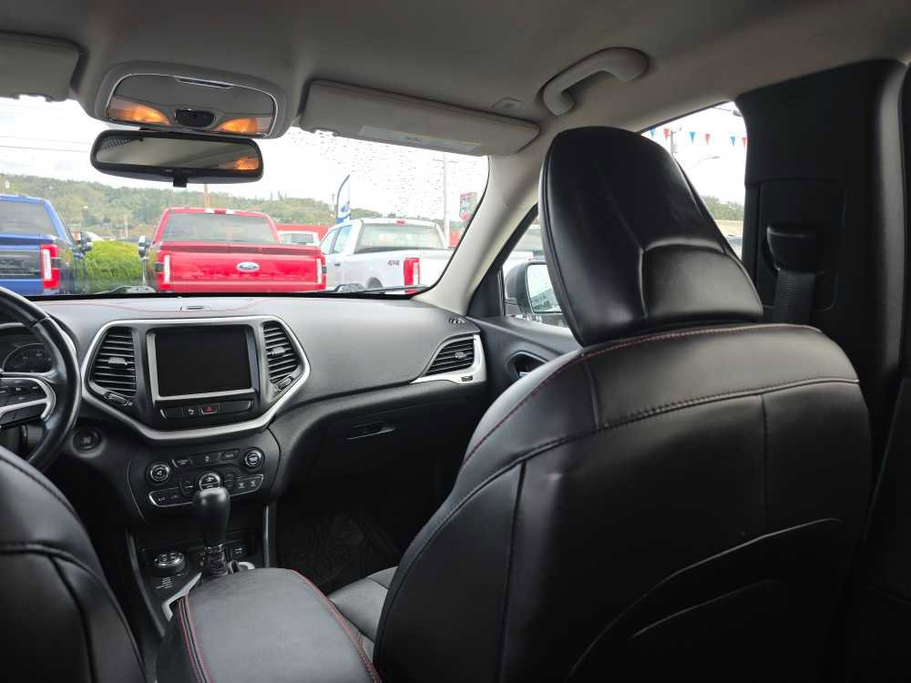 Used 2018 Jeep Cherokee Trailhawk image 15