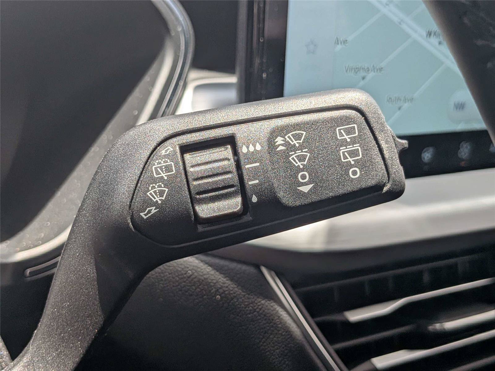 Certified 2025 Ford Escape SE w/ PHEV Premium Package FWD image 29