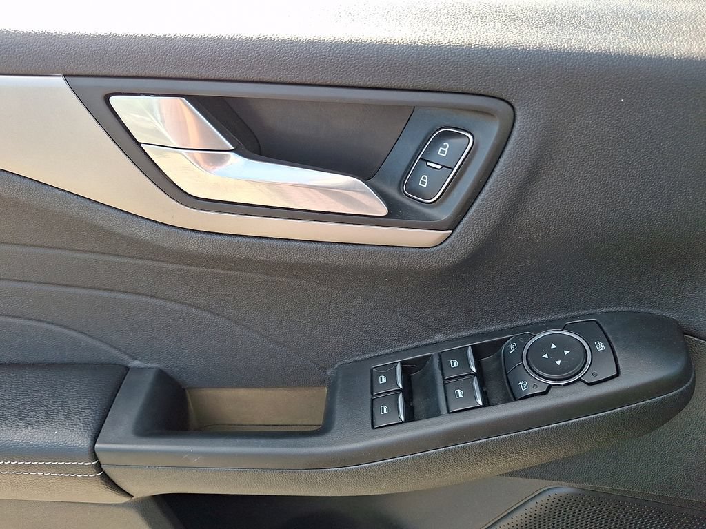 Certified 2022 Ford Escape SEL AWD/4WD image 13