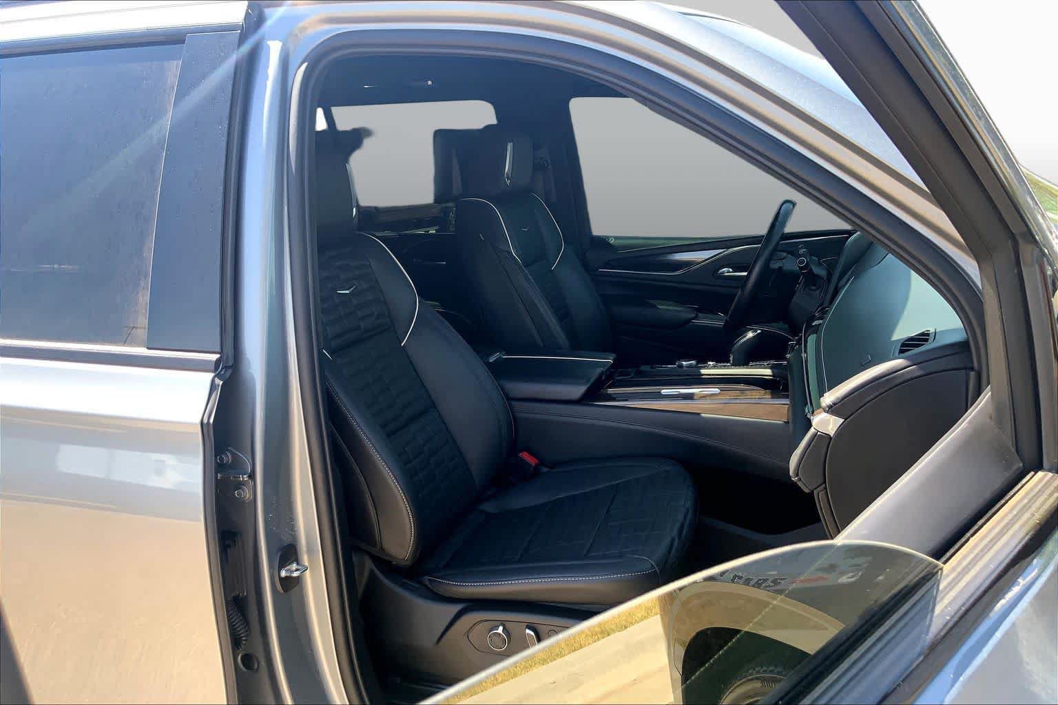 Used 2023 Cadillac Escalade Sport Platinum AWD/4WD image 9