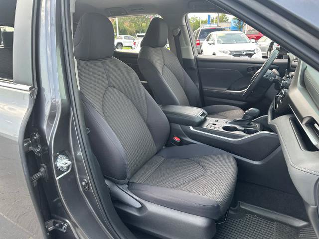 Used 2023 Toyota Highlander L FWD image 35