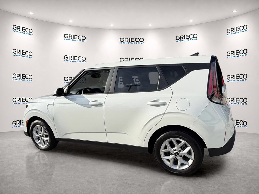 Used 2025 Kia Soul LX w/ LX Technology Package FWD image 5