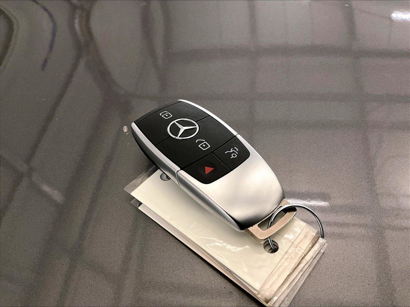 Used 2022 Mercedes-Benz EQB 300 4MATIC image 9