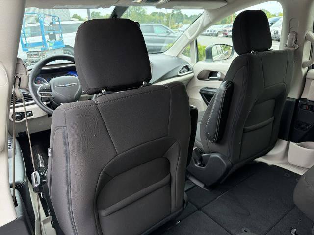 Used 2021 Chrysler Voyager LX FWD image 19