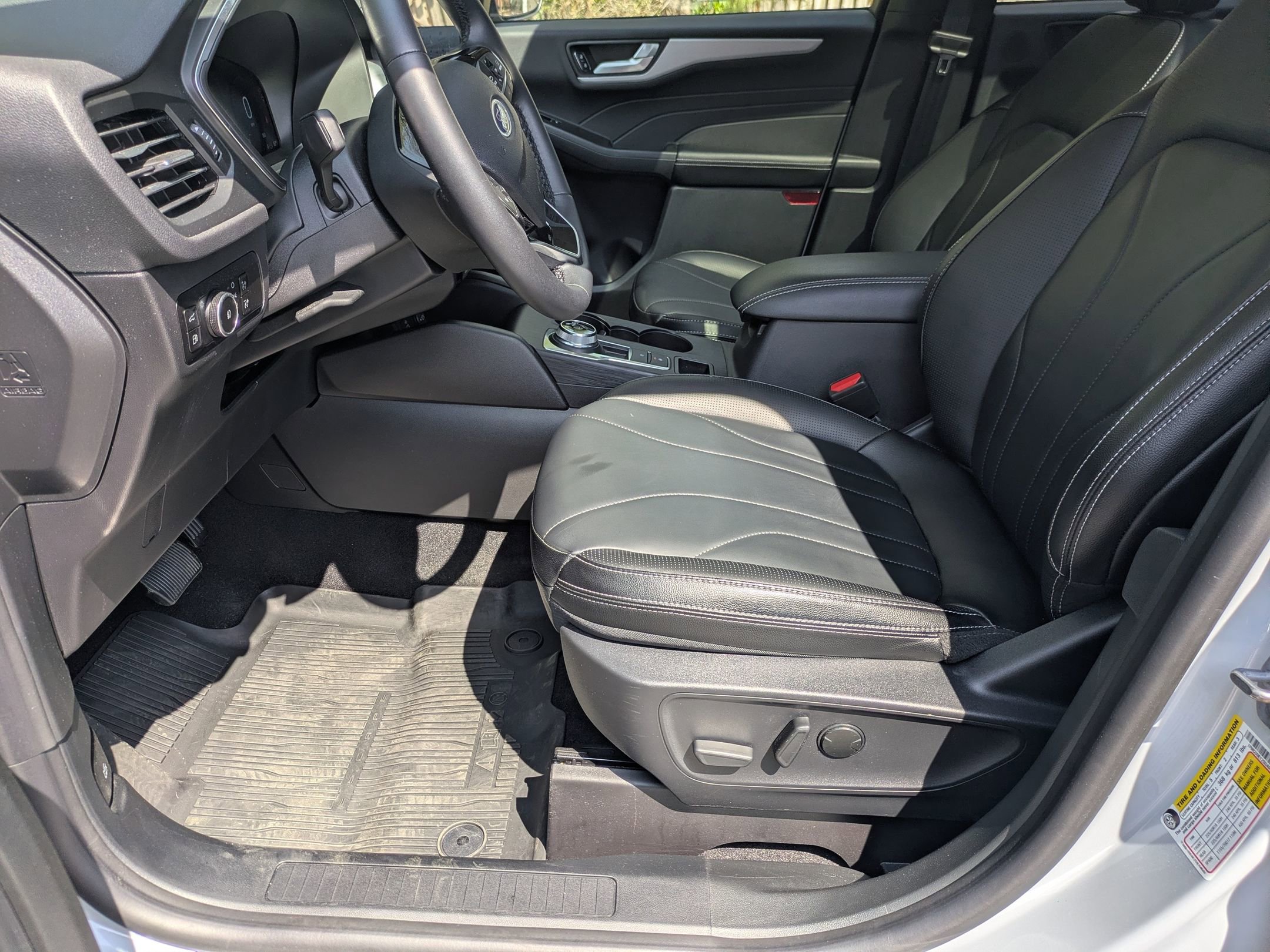 Certified 2025 Ford Escape SE w/ PHEV Premium Package image 13