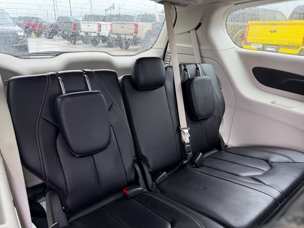 Used 2024 Chrysler Pacifica Touring-L FWD image 20