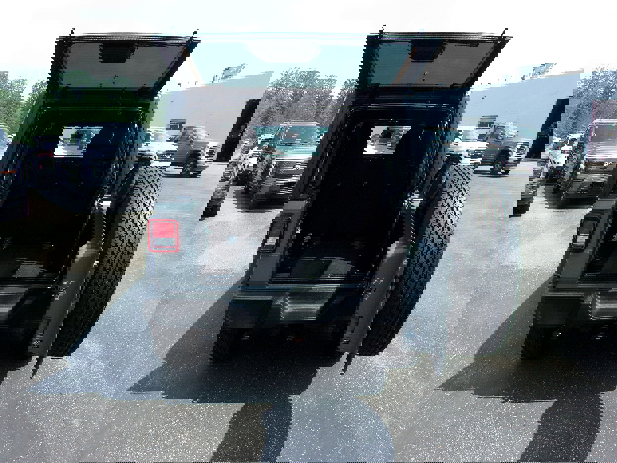 Used 2022 Jeep Wrangler Sport image 9