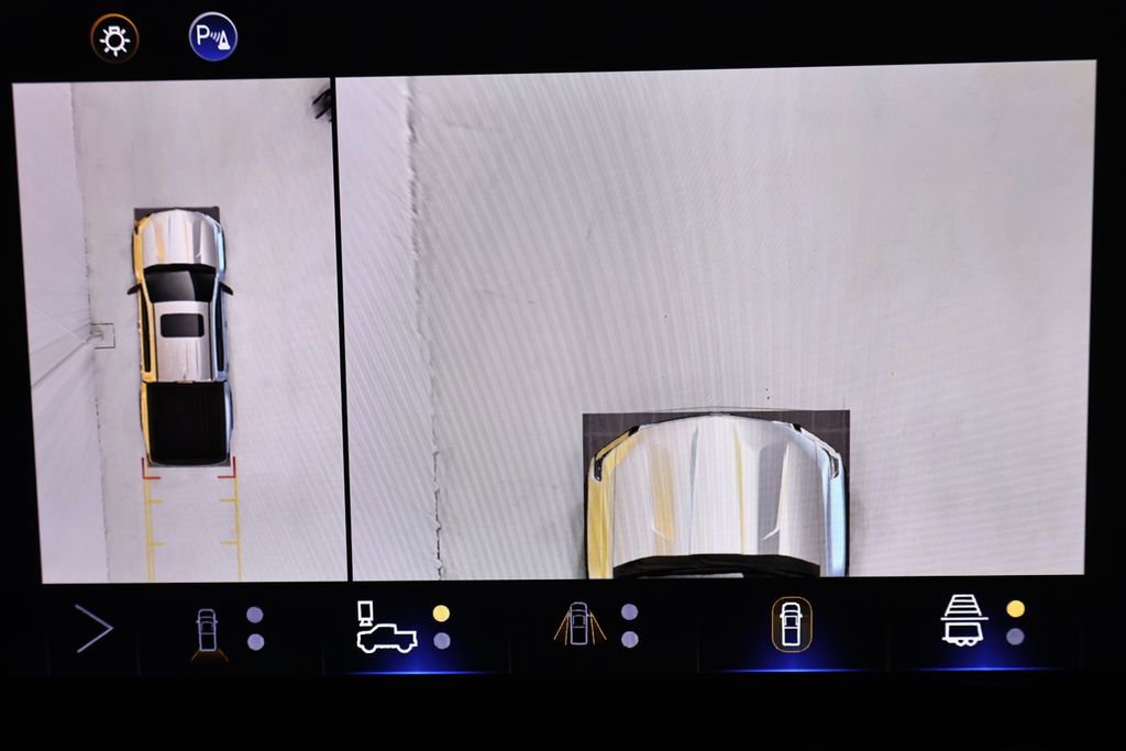 Used 2024 Chevrolet Colorado ZR2 w/ ZR2 Convenience Package III image 30