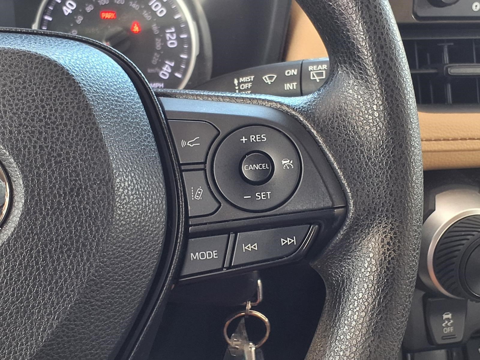 Used 2022 Toyota RAV4 LE AWD/4WD image 21