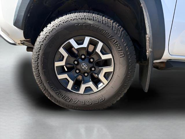 Used 2017 Toyota Tacoma TRD Off-Road w/ Premium & Technology Package AWD/4WD image 7