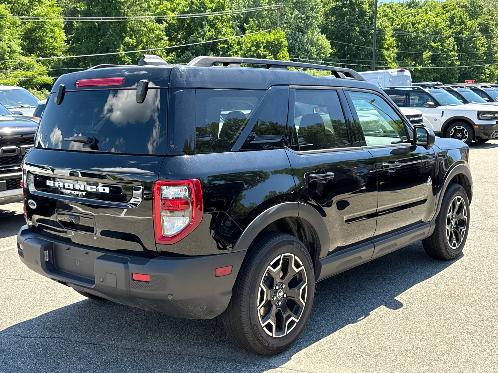 Certified 2025 Ford Bronco Sport Outer Banks w/ Outer Banks Tech Package+ AWD/4WD image 4