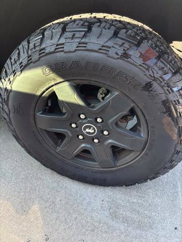 Certified 2025 Ford Bronco Outer Banks w/ Black Appearance Package AWD/4WD image 9