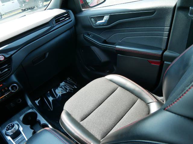 Certified 2025 Ford Escape ST-Line Select AWD/4WD image 17