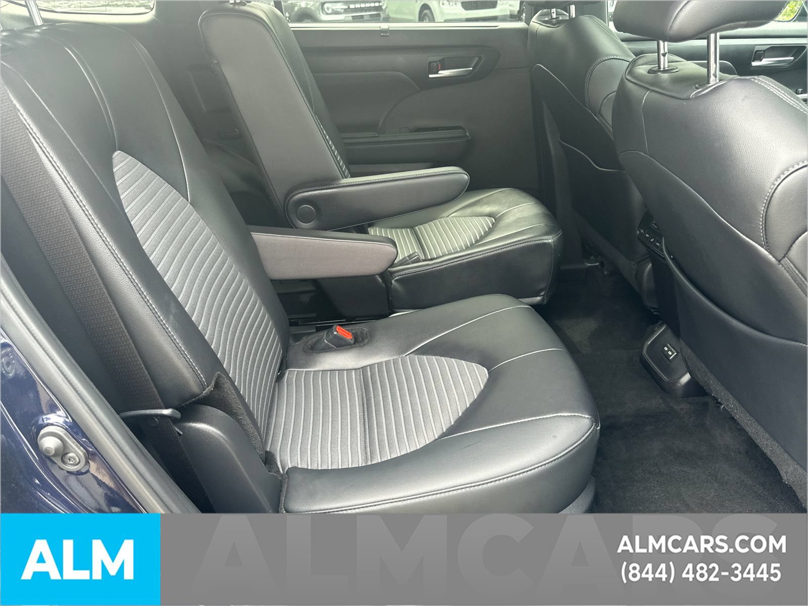 Used 2025 Toyota Highlander XSE AWD/4WD image 17