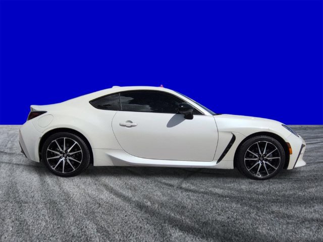 Used 2024 Toyota GR86 RWD image 3