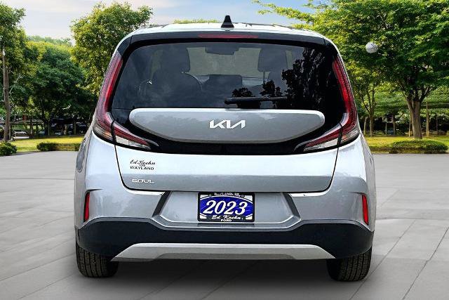Used 2023 Kia Soul LX w/ Option Group 015 FWD image 4