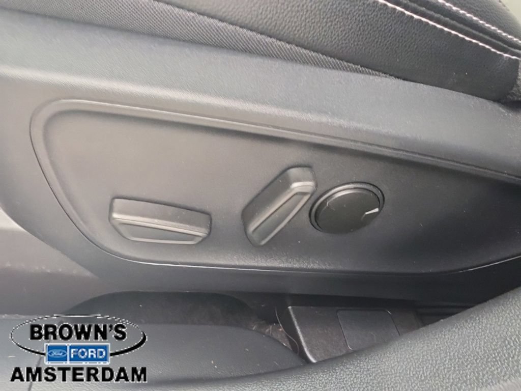 Certified 2025 Ford Escape Platinum w/ Premium Technology Package AWD/4WD image 17