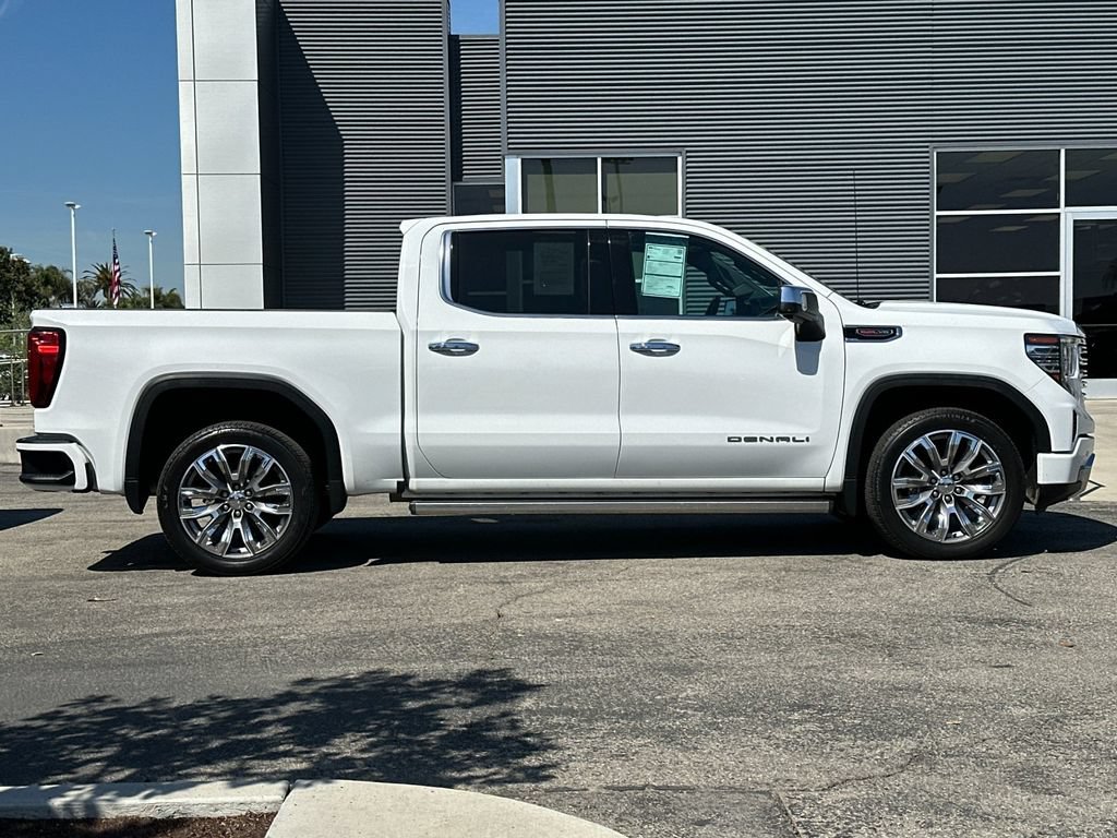 Used 2022 GMC Sierra 1500 Denali w/ Denali Reserve Package AWD/4WD image 2