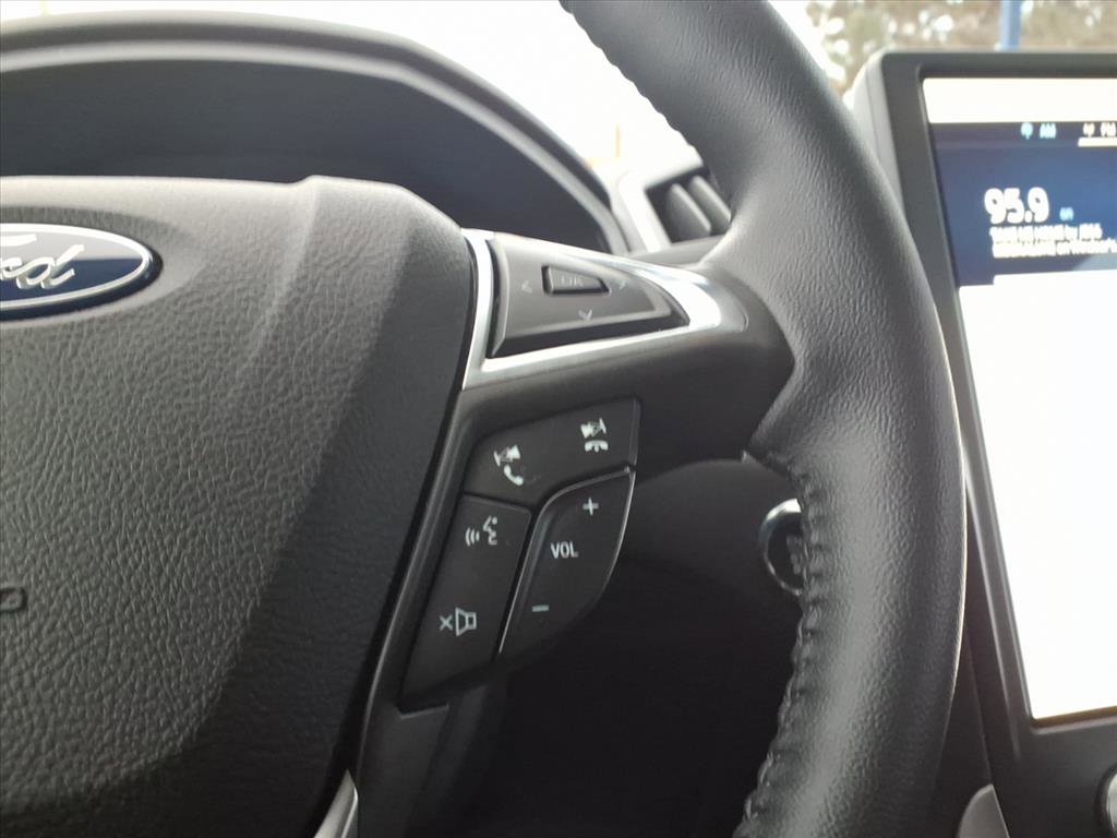 Certified 2022 Ford Edge SEL image 17