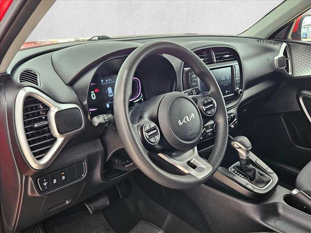 Used 2023 Kia Soul LX w/ LX Technology Package FWD image 10