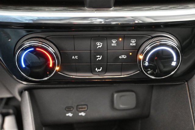 Used 2024 Buick Encore GX Sport Touring AWD/4WD image 22