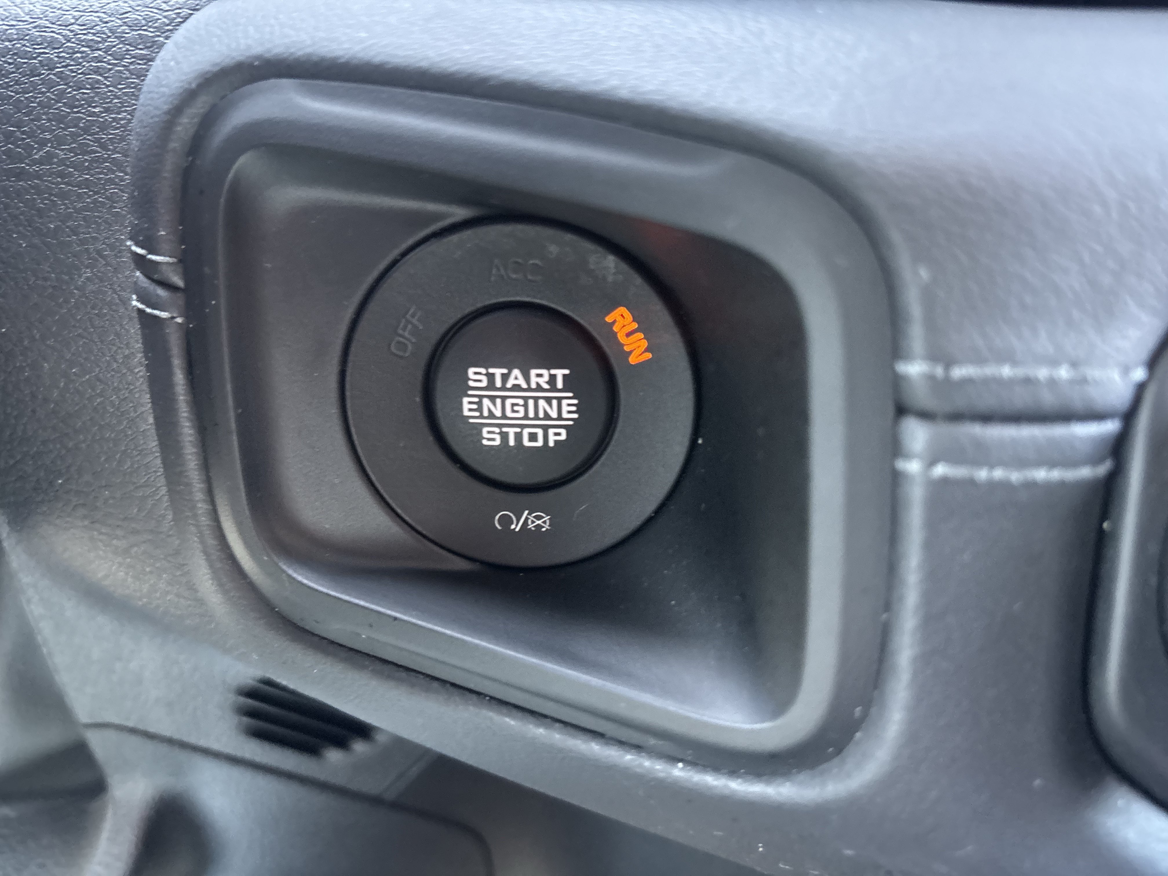 Used 2025 Jeep Gladiator Mojave AWD/4WD image 31