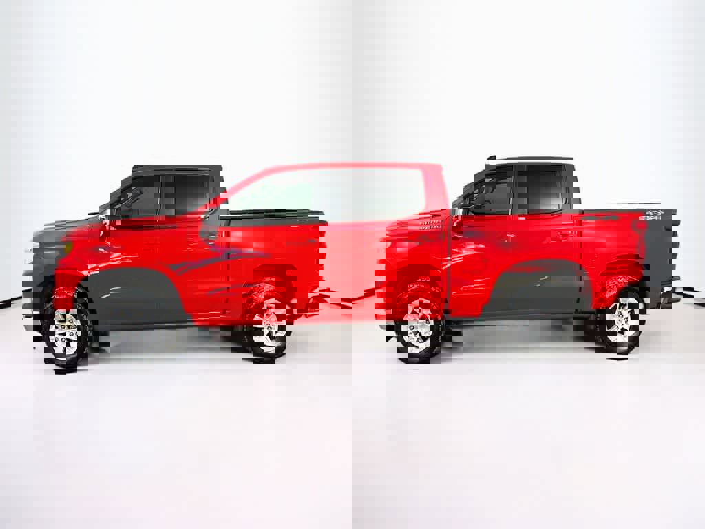 Used 2025 Chevrolet Silverado 1500 LT image 3