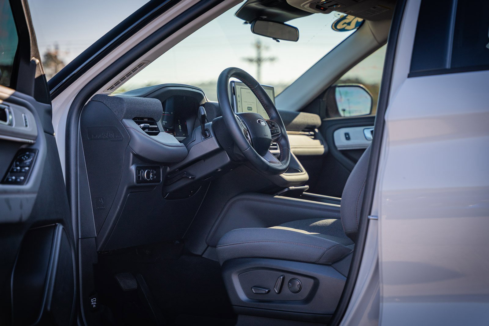 Certified 2025 Ford Explorer Active image 19