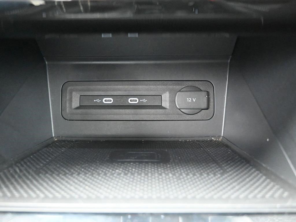 Used 2021 Volkswagen Atlas Cross Sport SEL R-Line image 29