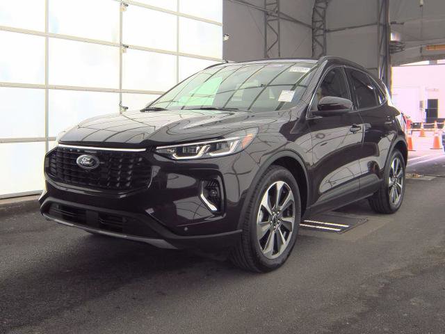 Certified 2023 Ford Escape Platinum AWD/4WD image 1