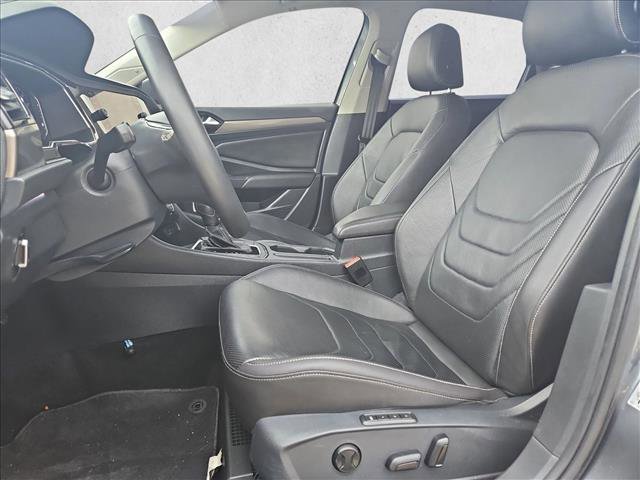 Used 2021 Volkswagen Jetta SEL Premium image 17
