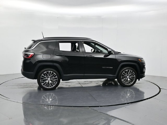 Used 2023 Jeep Compass Limited AWD/4WD image 2