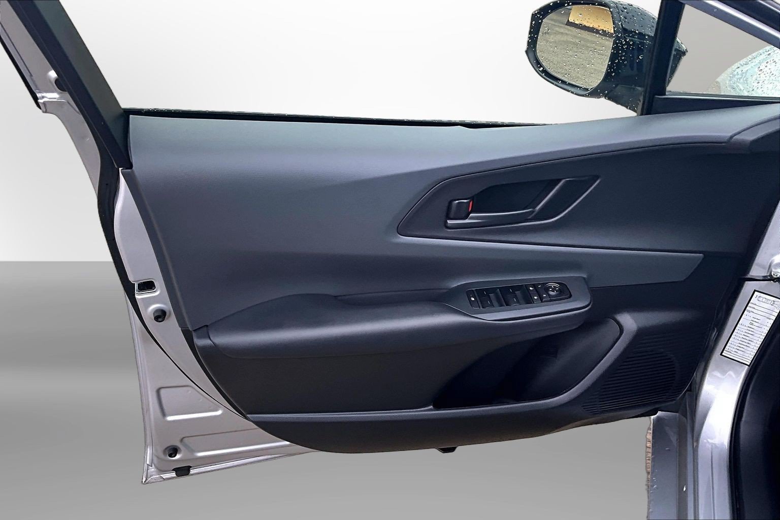 Used 2025 Toyota Prius LE FWD image 25