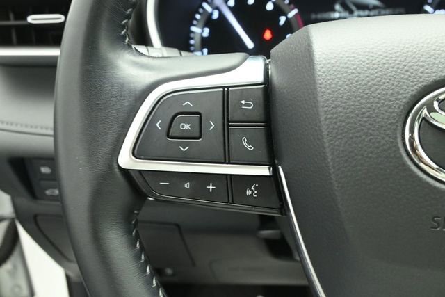Used 2021 Toyota Highlander XLE AWD/4WD image 12
