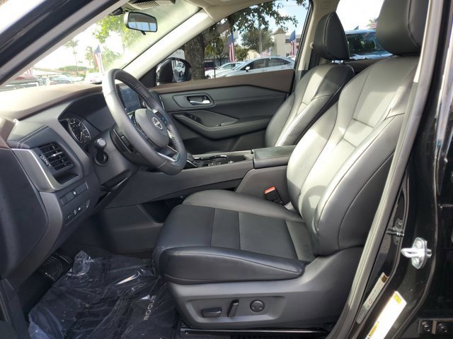 Used 2023 Nissan Rogue SV w/ SV Premium B Package image 13