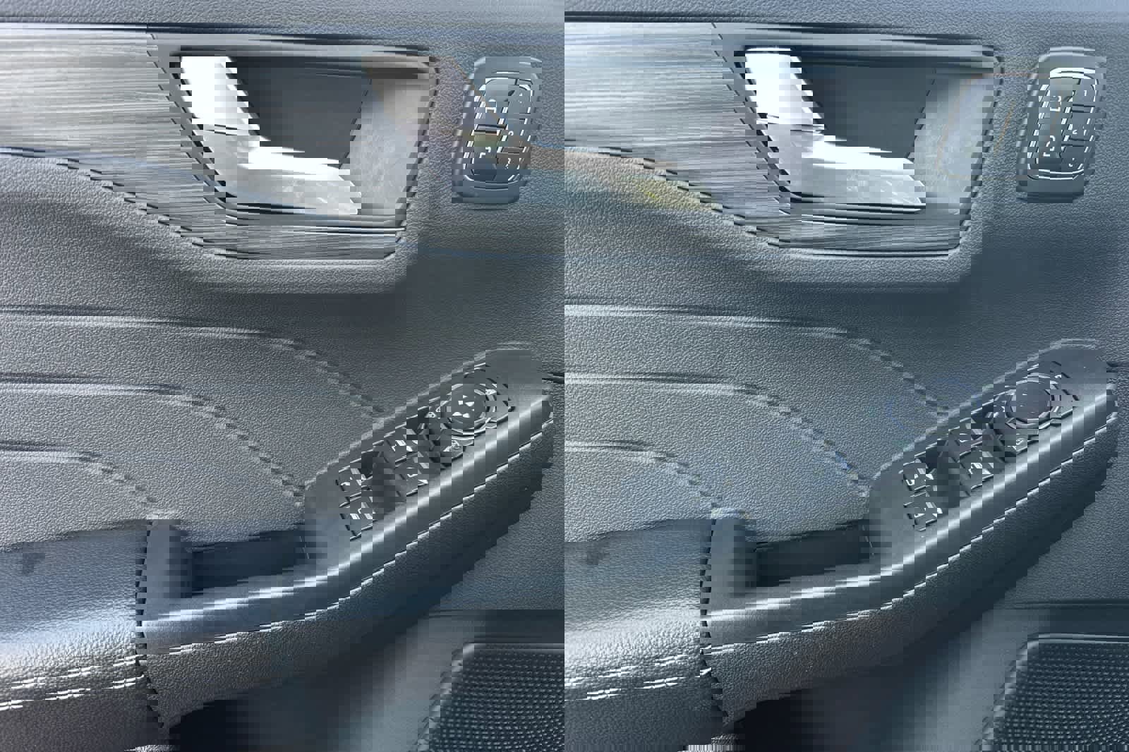 Certified 2025 Ford Escape SE w/ PHEV Premium Package image 12