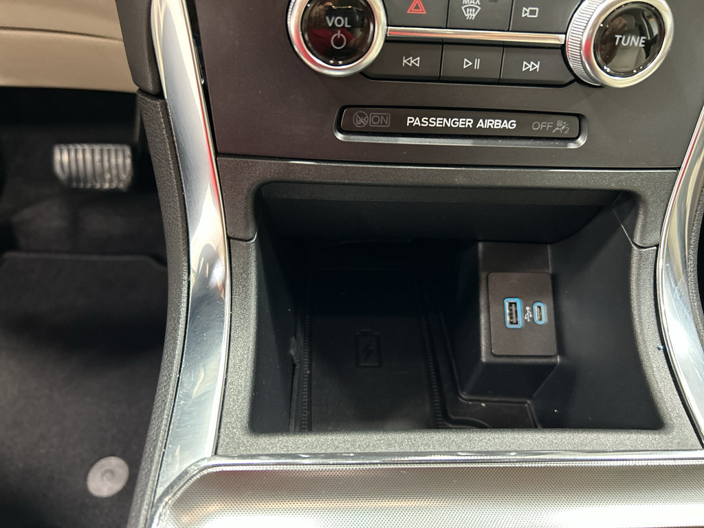 Certified 2024 Ford Edge Titanium AWD/4WD image 17