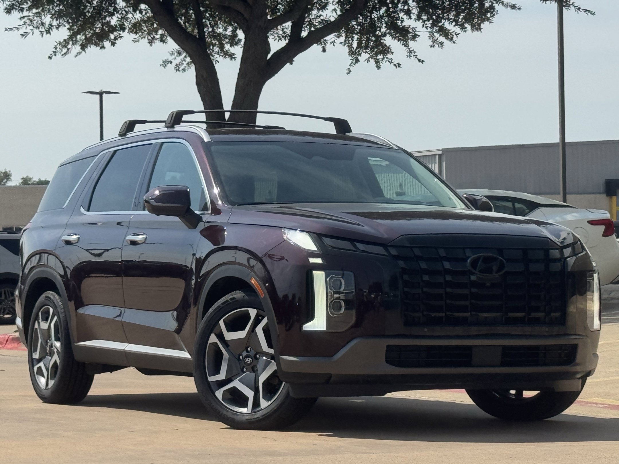 Used 2023 Hyundai Palisade Limited w/ Cargo Package AWD/4WD image 2
