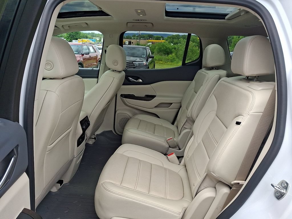 Used 2022 GMC Acadia Denali w/ Denali Ultimate Package AWD/4WD image 10