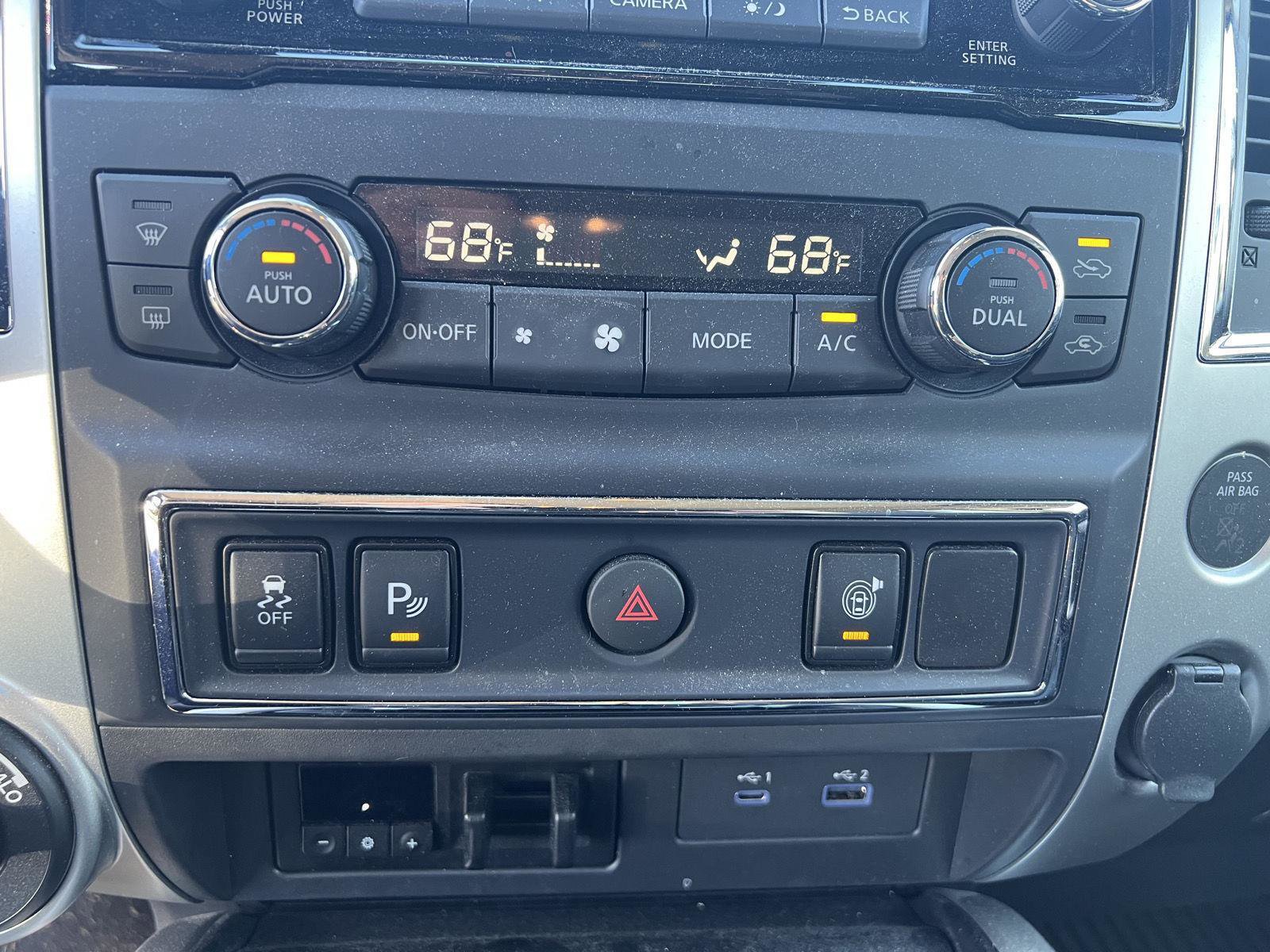 Used 2021 Nissan Titan SV w/ SV Convenience Package image 15