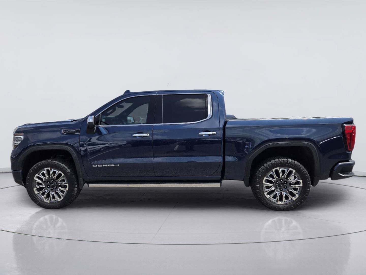 Used 2023 GMC Sierra 1500 Denali Ultimate AWD/4WD image 4