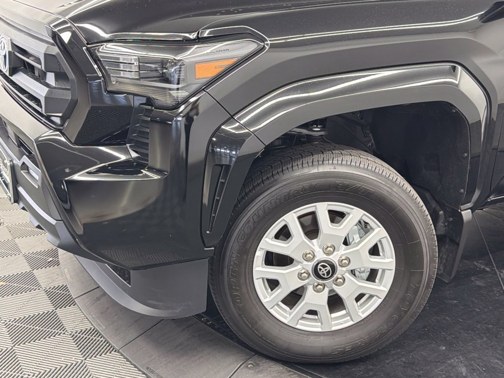 Used 2026 Toyota Tacoma SR5 AWD/4WD image 5