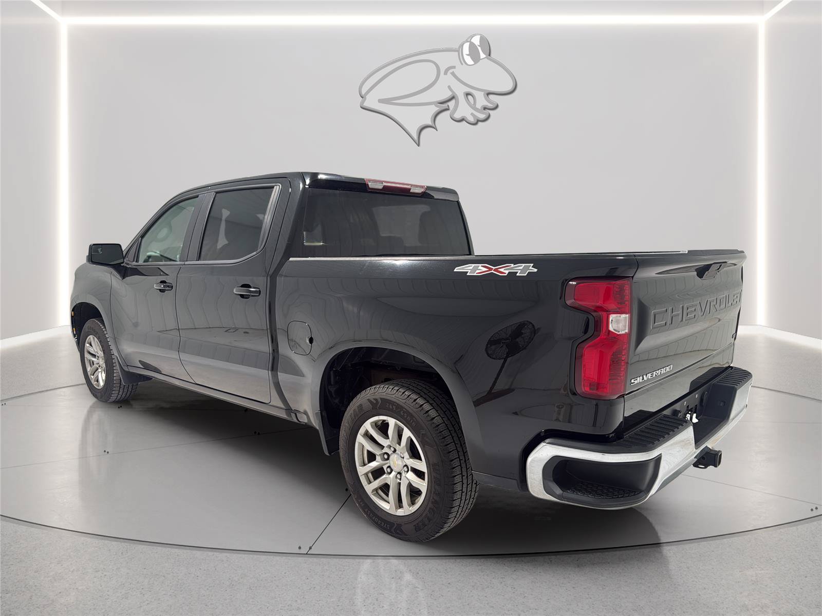 Used 2021 Chevrolet Silverado 1500 LT AWD/4WD image 3