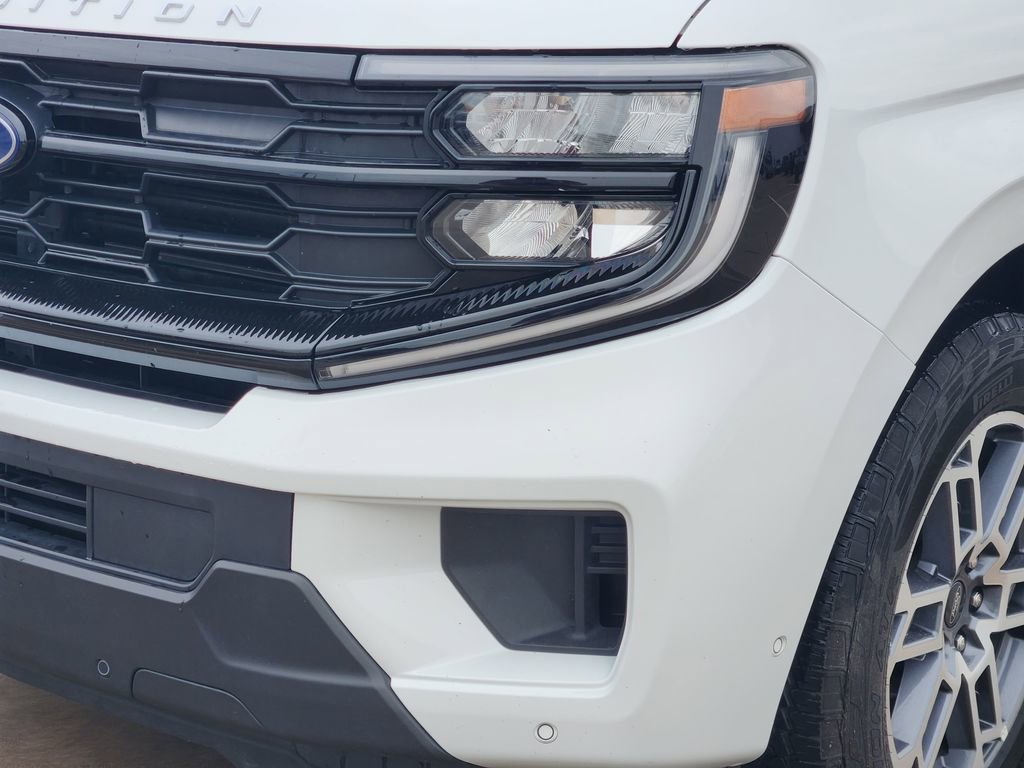 Certified 2025 Ford Expedition Active AWD/4WD image 8