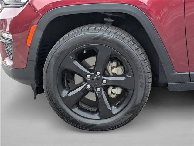 Used 2023 Jeep Grand Cherokee Limited w/ Luxury Tech Group II RWD image 9