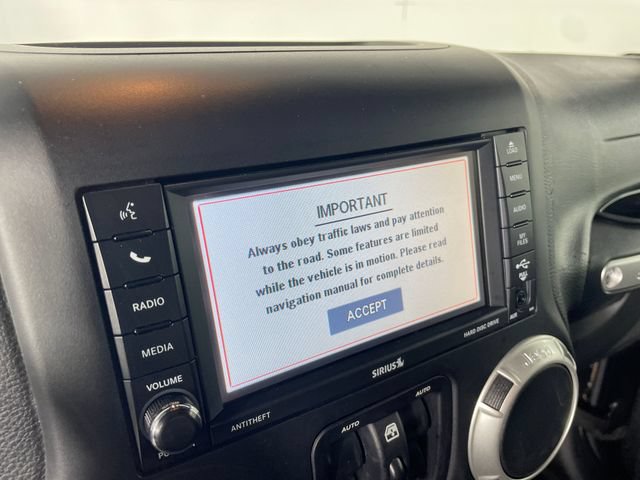 Used 2017 Jeep Wrangler Unlimited Sahara w/ Connectivity Group AWD/4WD image 7