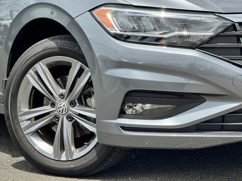 Used 2019 Volkswagen Jetta R-Line w/ R-Line Cold Weather Package FWD image 5